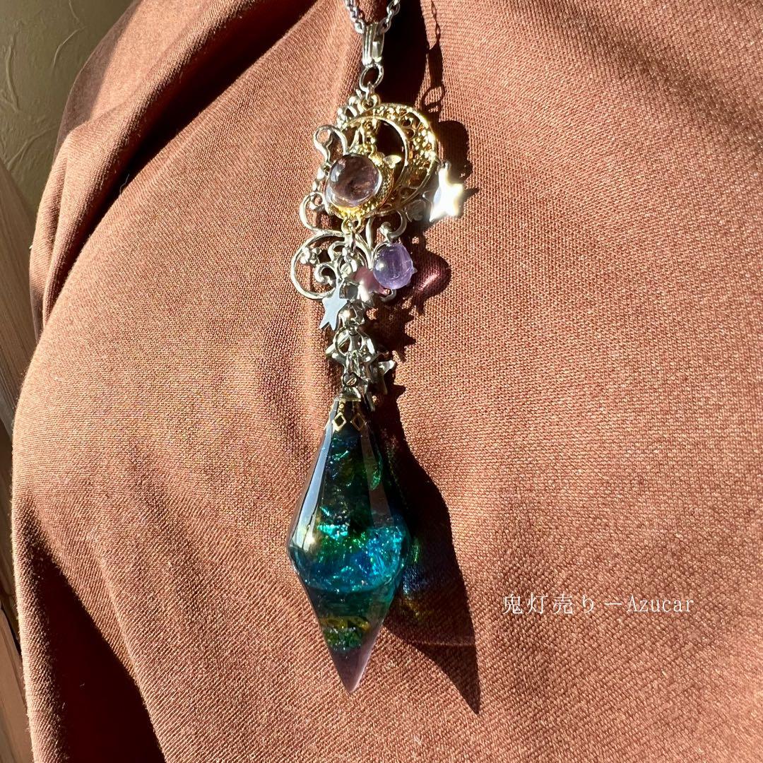 月と星屑のペンデュラムネックレス 幻のブラックオパールカラー レジン琉球ガラス