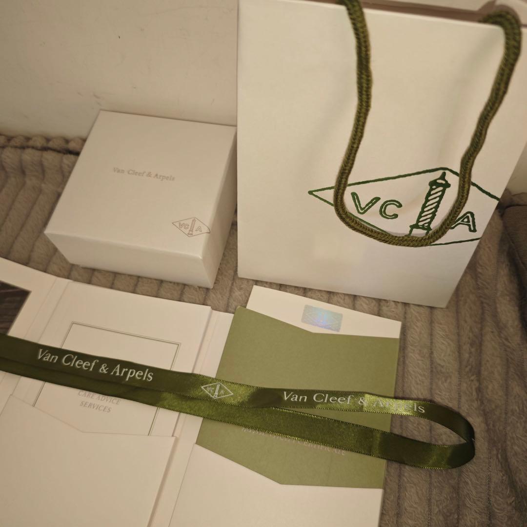 【実写画像】 金色 四葉のクローバーペンダントVCARP4KL00