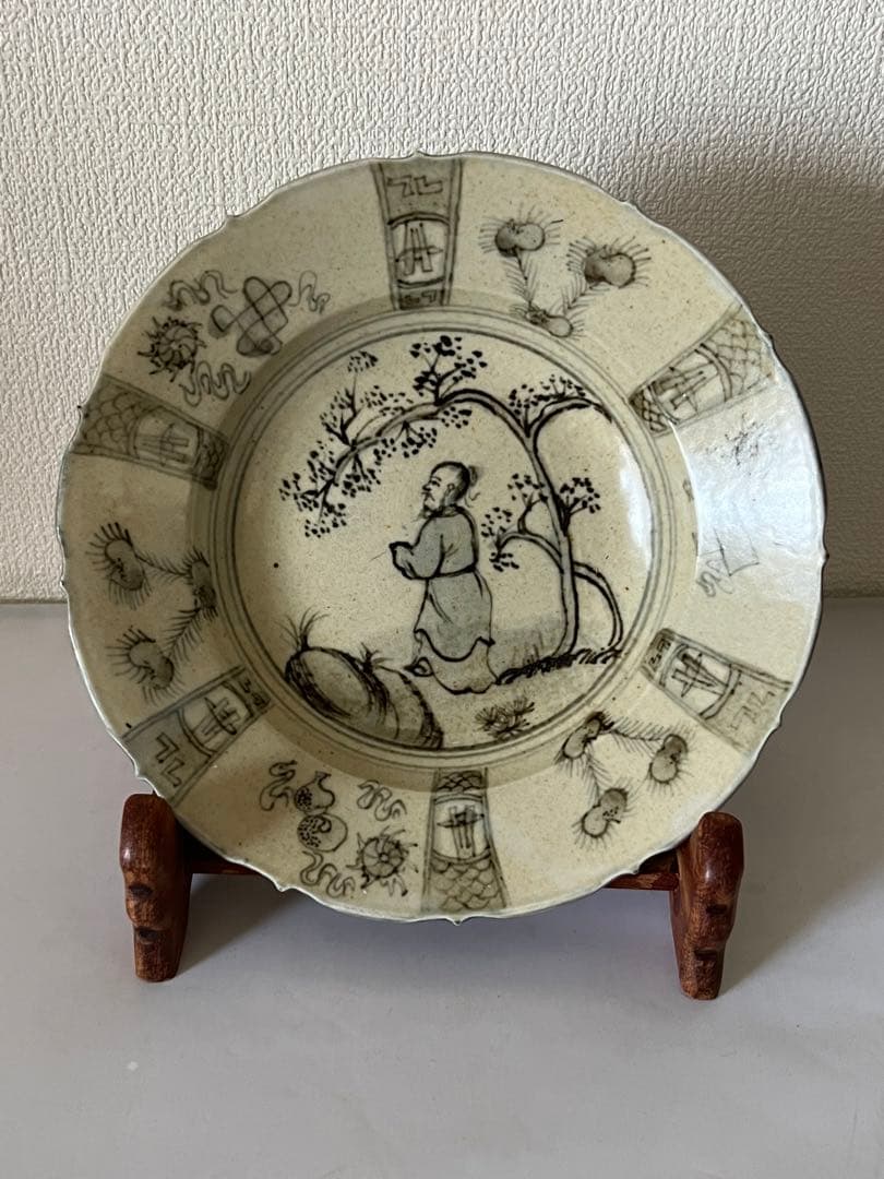 中国古美術　大明宣徳年人物花卉紋皿；西X-7