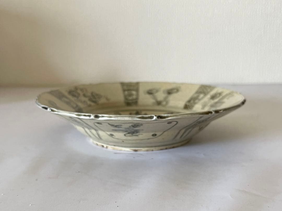 中国古美術　大明宣徳年人物花卉紋皿；西X-7