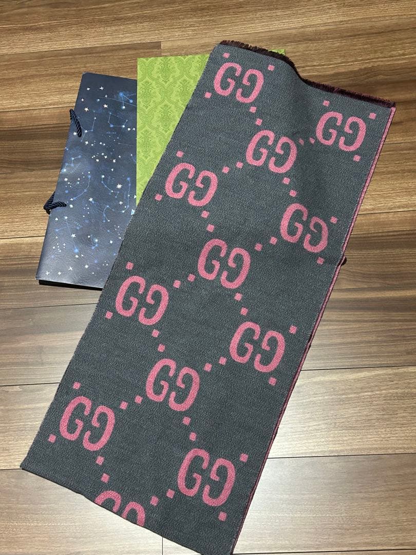 GUCCI ロゴ入りマフラー 37 x 190 cm 紙袋、箱なし