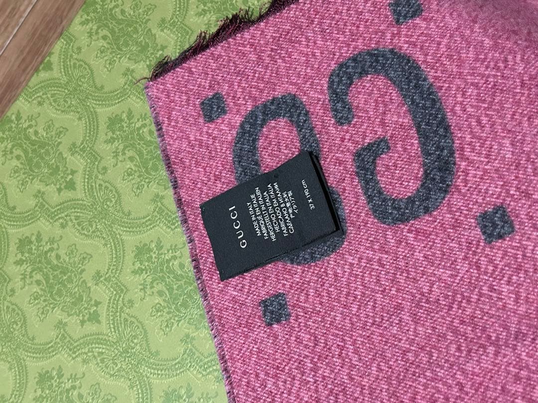 GUCCI ロゴ入りマフラー 37 x 190 cm 紙袋、箱なし