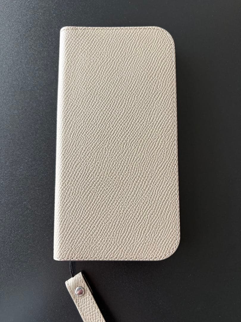 【こおぶた】ボナベンチュラ iPhone 15 ケース ＆ロングストラップ