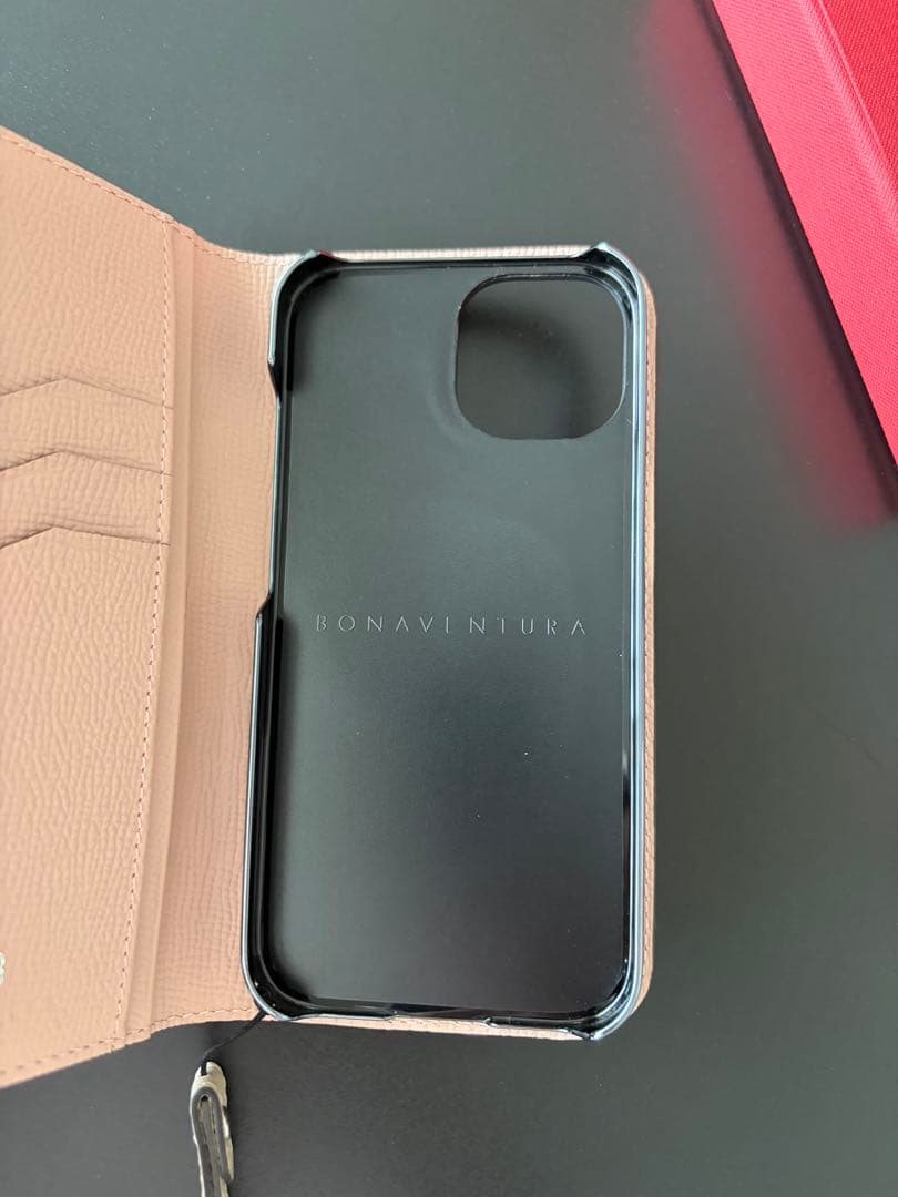 【こおぶた】ボナベンチュラ iPhone 15 ケース ＆ロングストラップ