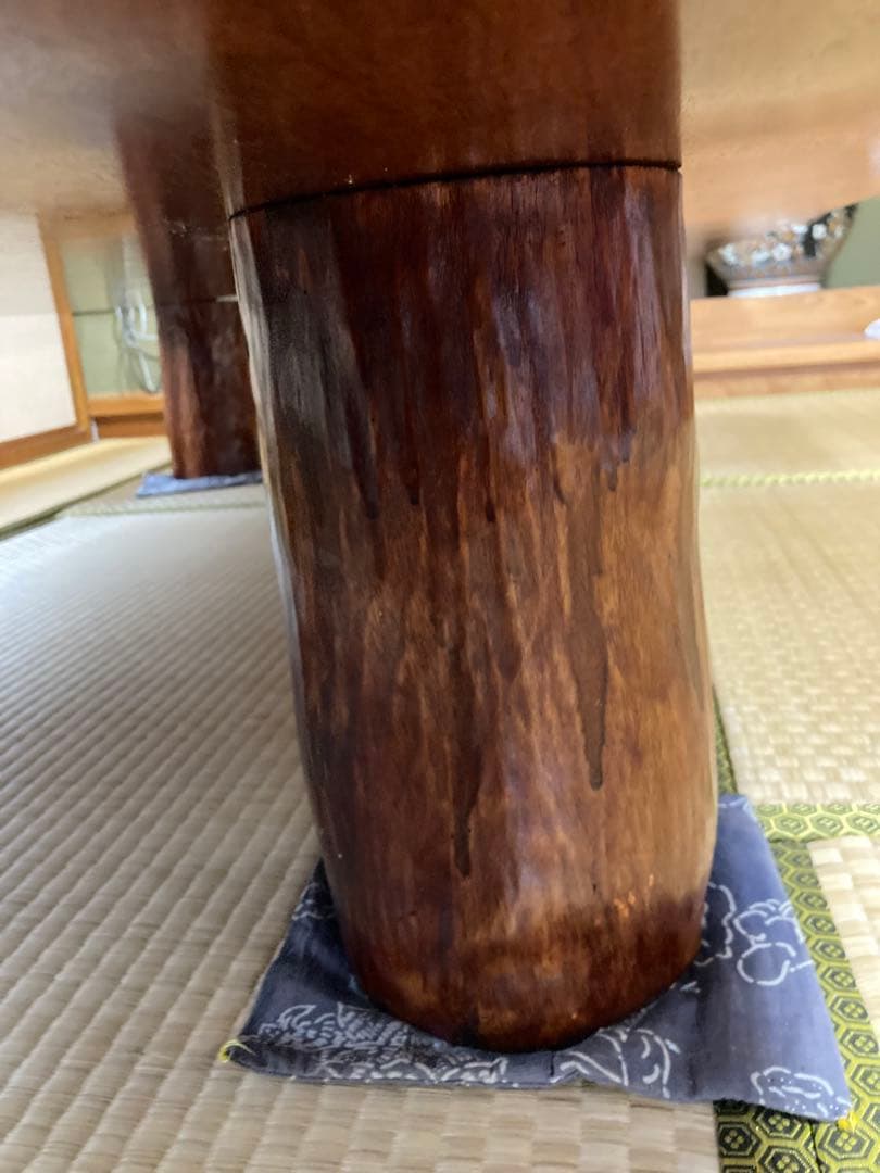 【高級】一枚板　木製長方形座卓 濃い茶色 装飾的な縁取り　アンティーク