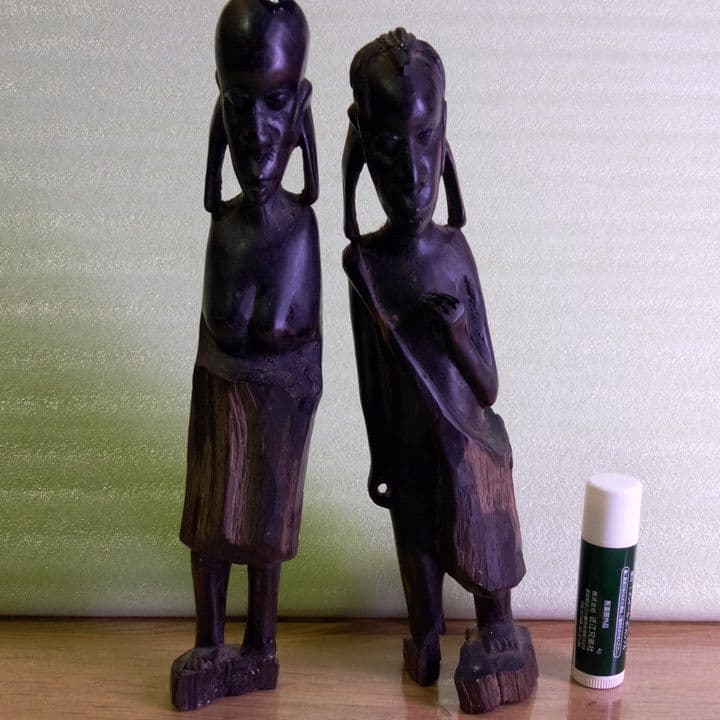 マコンデ族の黒檀男女像