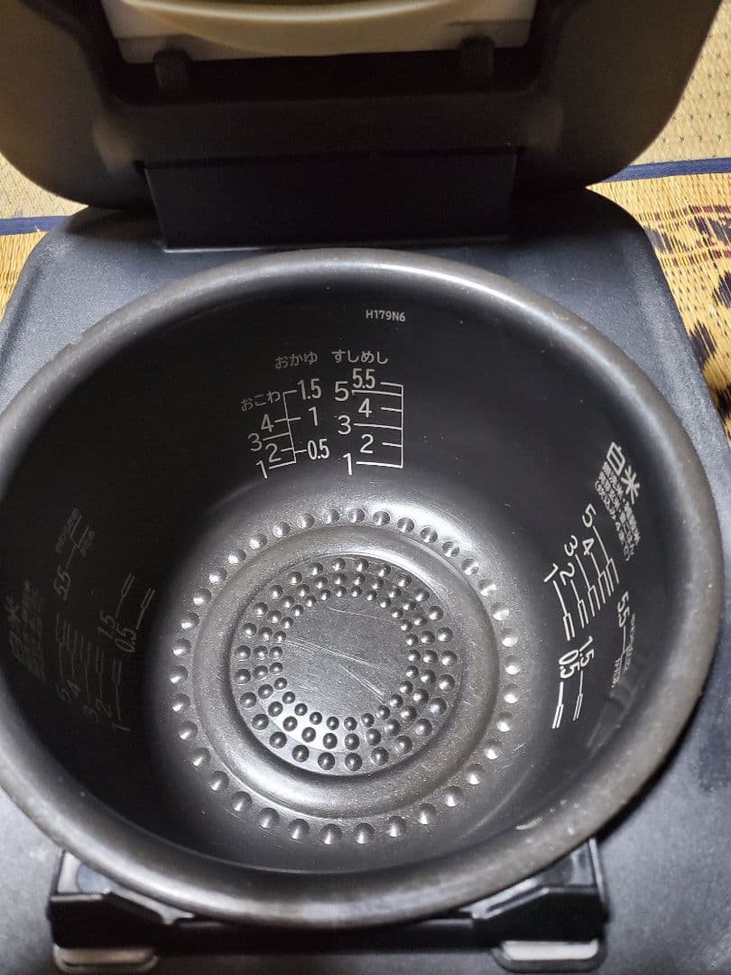 2022年製　HITACHI IH炊飯器 RZ-V100FM