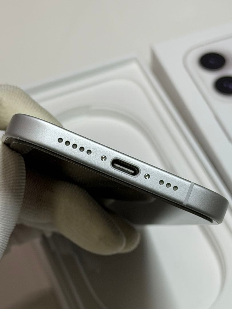 Apple iPhone 16 ホワイト 本体 バッテリー最大容量100%