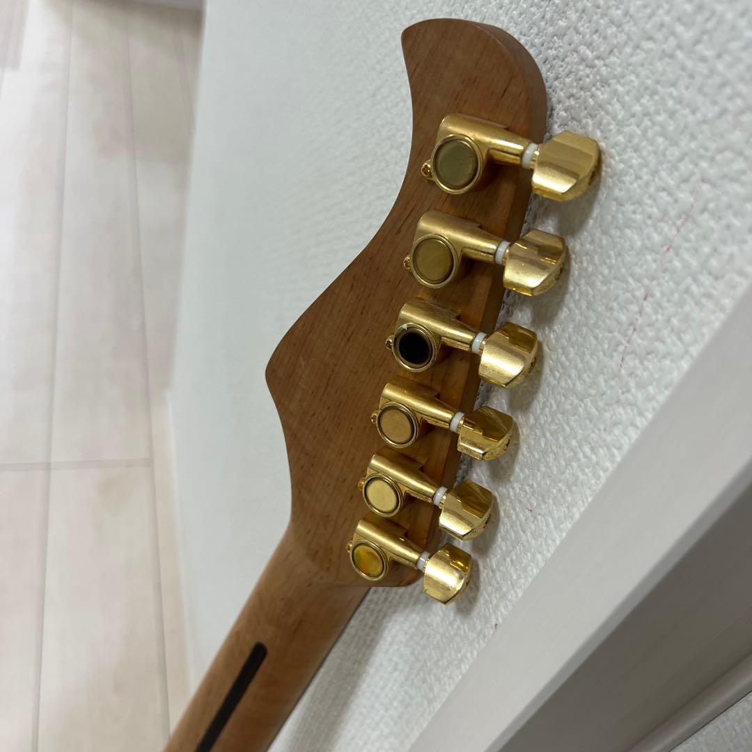 【美品】ミュージックマン エレキベース 黒×金 アーム付き