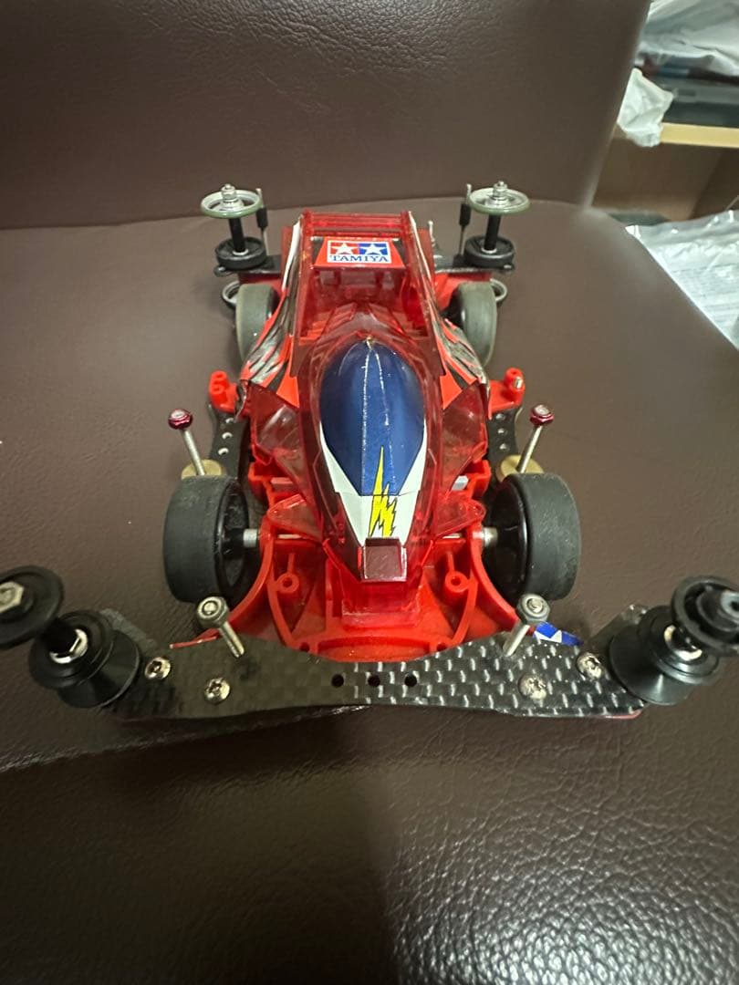 タミヤ ミニ四駆 レッド カーボンファイバーシャーシ