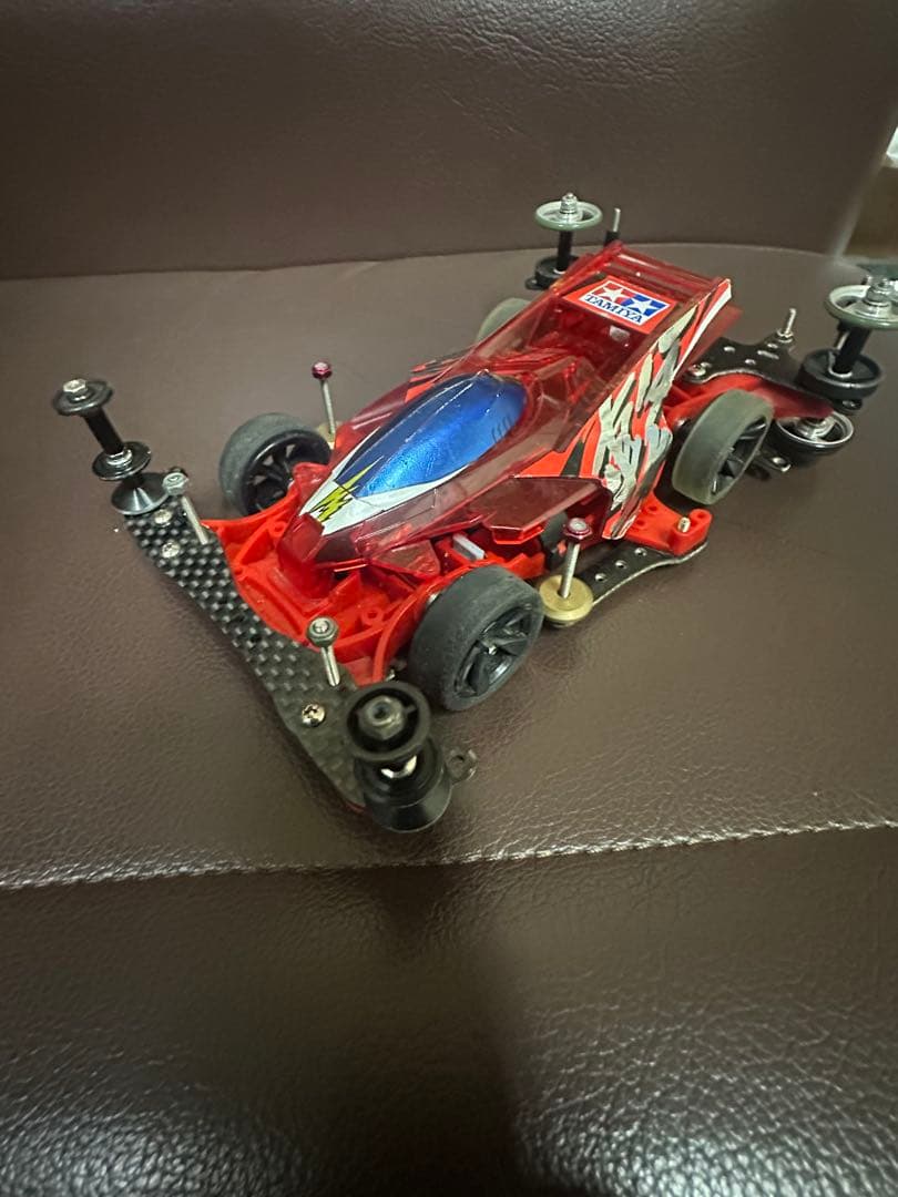 タミヤ ミニ四駆 レッド カーボンファイバーシャーシ