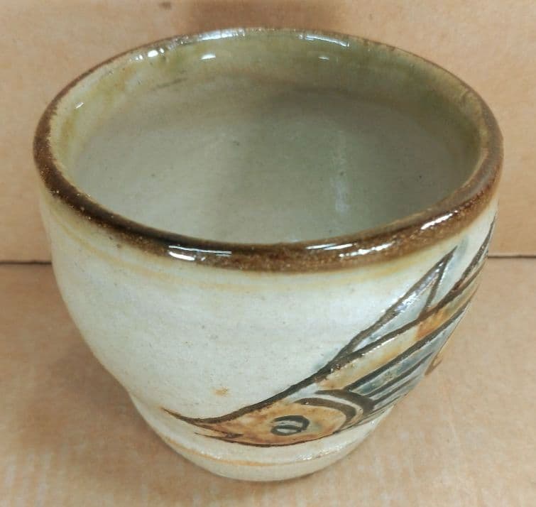 【本物保証】金城次郎 古酒呑(魚紋クース呑) 共箱 栞 人間国宝 壺屋焼 壷屋焼