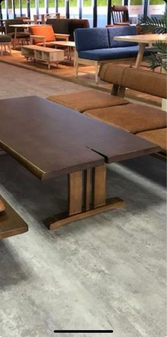 ①ダイニングテーブル