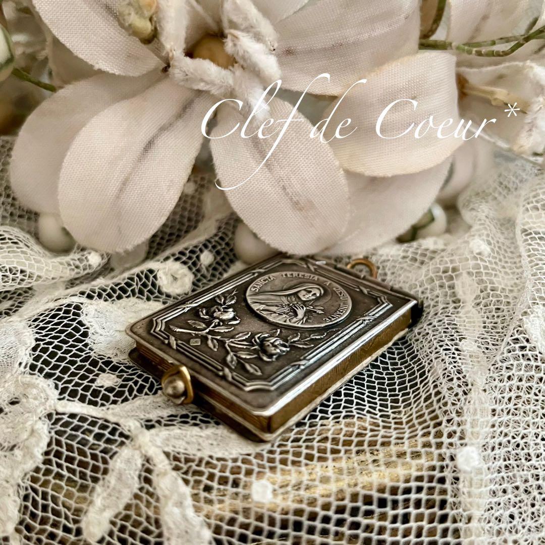 0126E フランスアンティーク ペンダントトップ ビスクドールアクセサリーにも