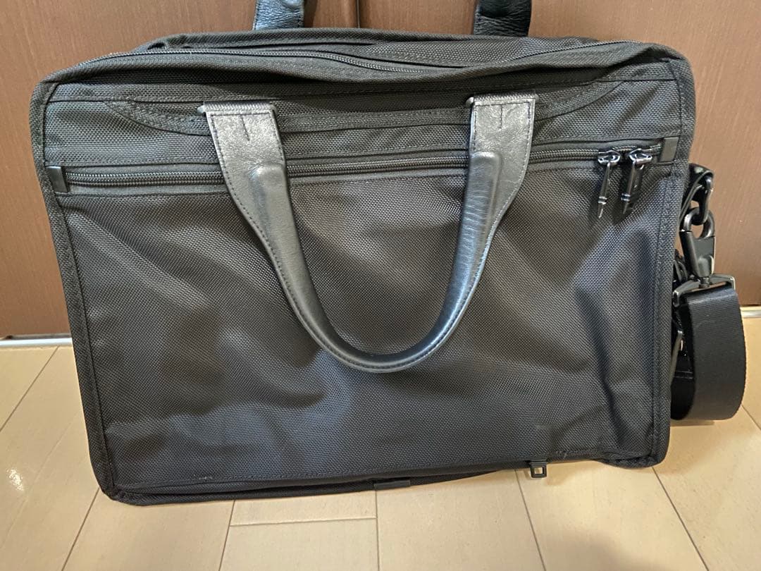 TUMI ブラック ビジネスバッグ エクスパンダブル