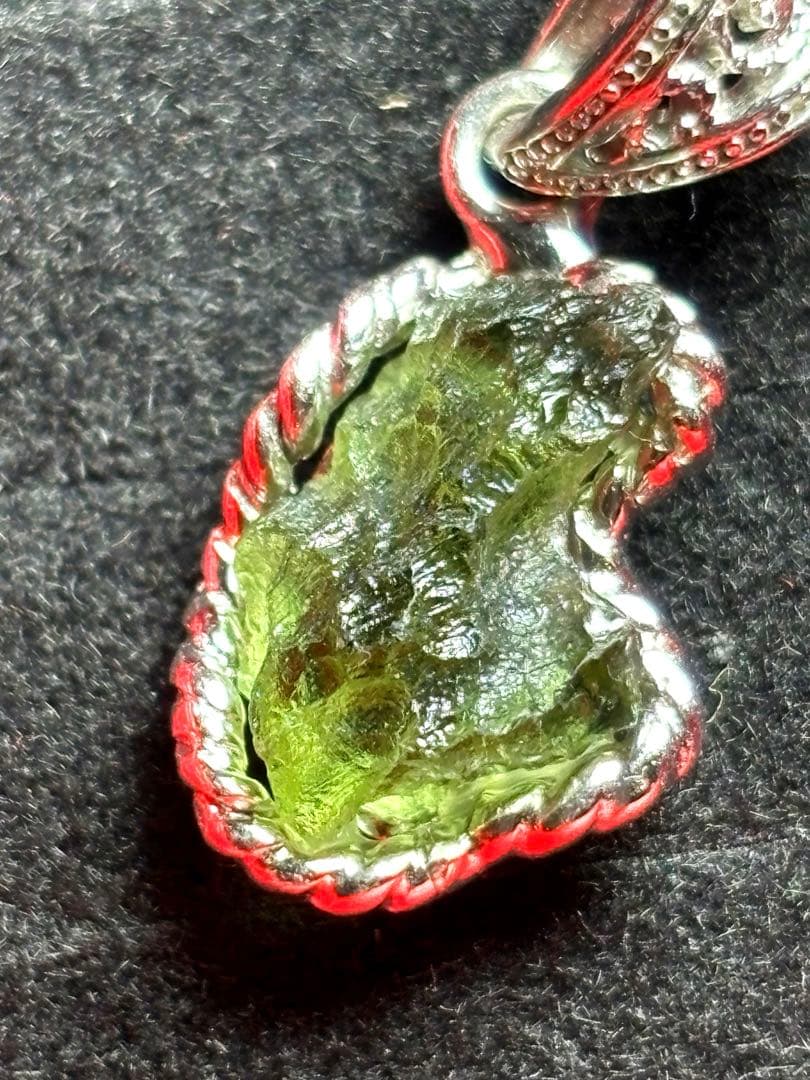 【新入荷】モルダバイトペントプ　鑑定書付き　隕石（新品未使用）高品質　希少！最強