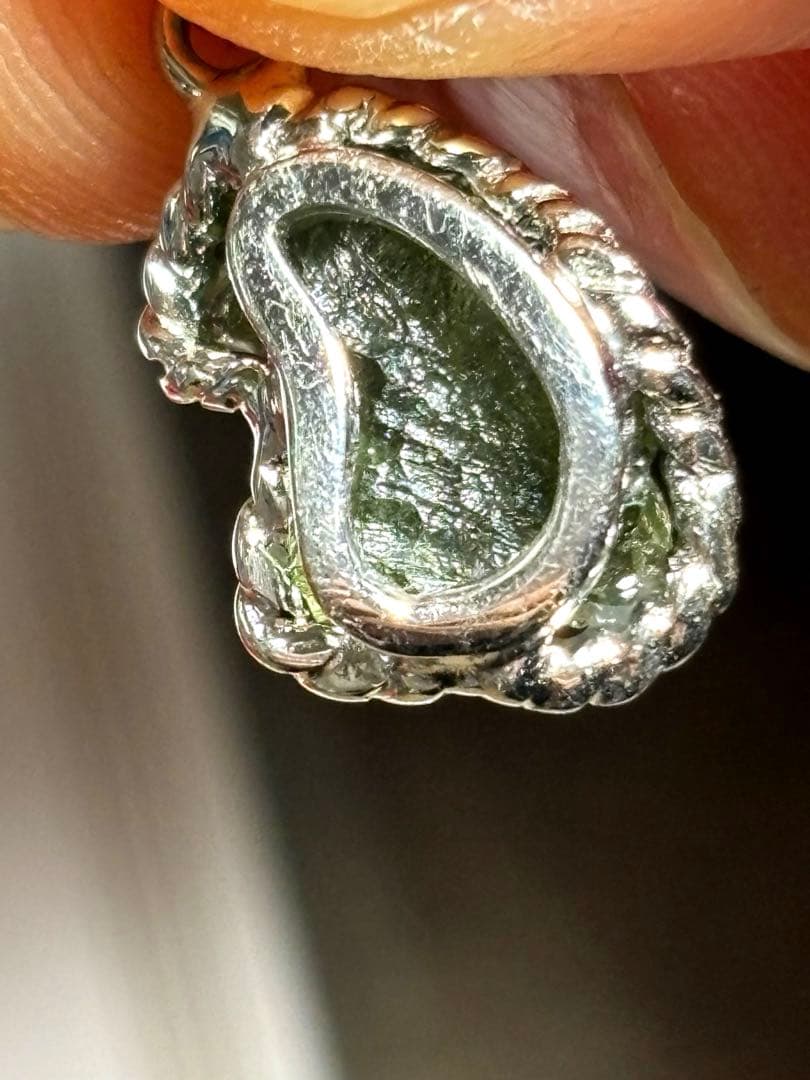 【新入荷】モルダバイトペントプ　鑑定書付き　隕石（新品未使用）高品質　希少！最強