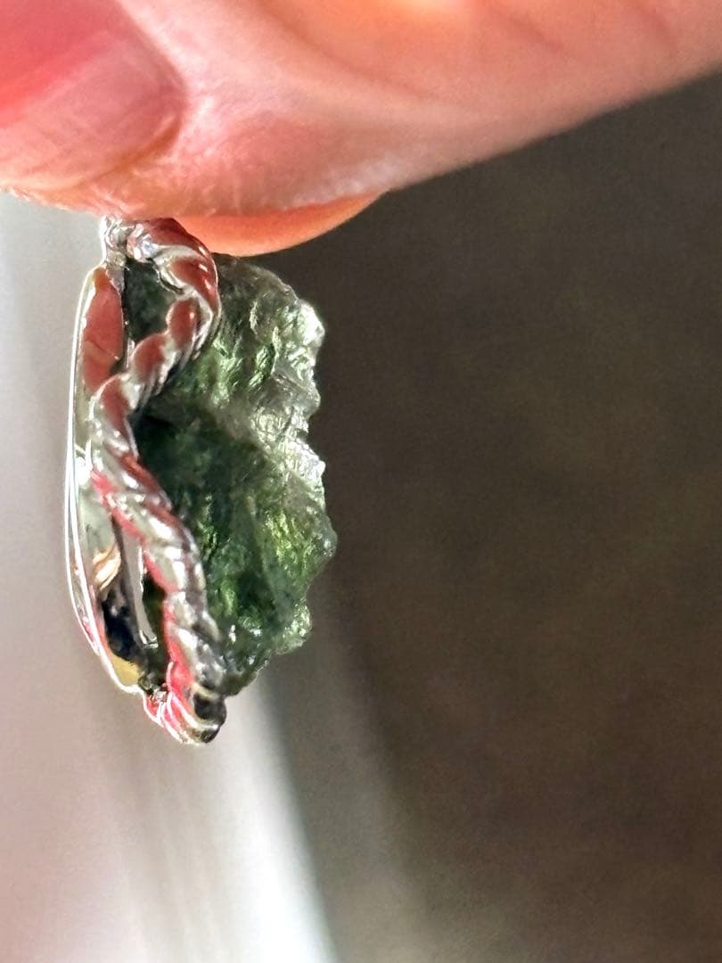 【新入荷】モルダバイトペントプ　鑑定書付き　隕石（新品未使用）高品質　希少！最強