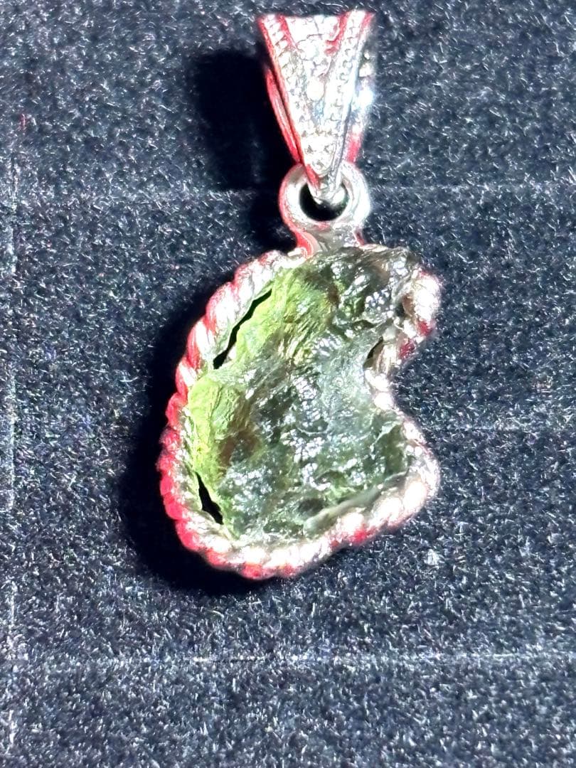 【新入荷】モルダバイトペントプ　鑑定書付き　隕石（新品未使用）高品質　希少！最強