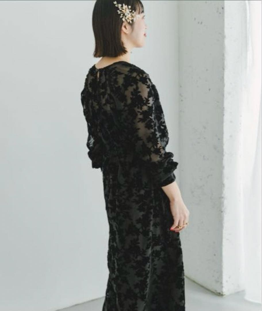 新品タグ付　URBANRESEARCH ベロアジャガードVネックワンピース