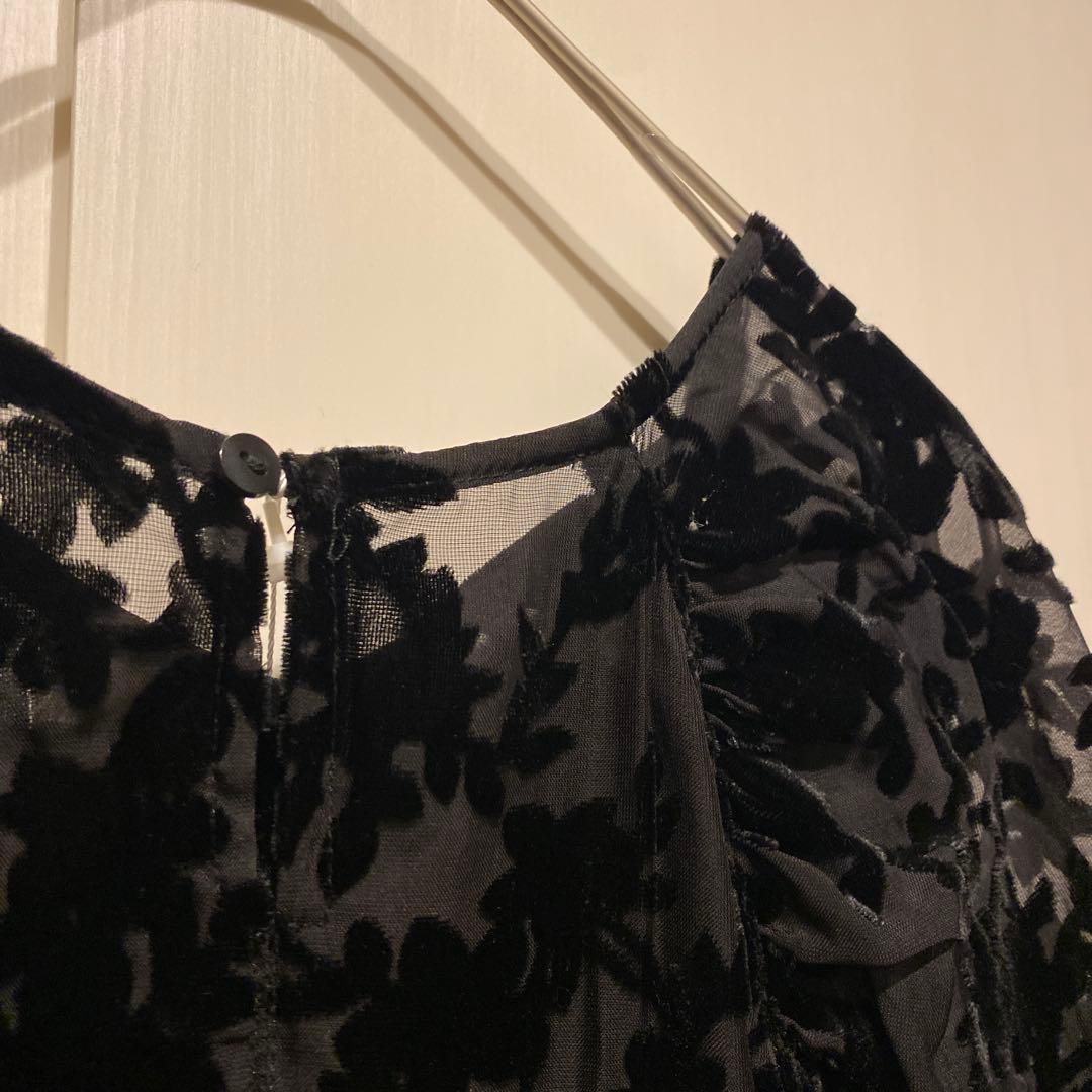 新品タグ付　URBANRESEARCH ベロアジャガードVネックワンピース