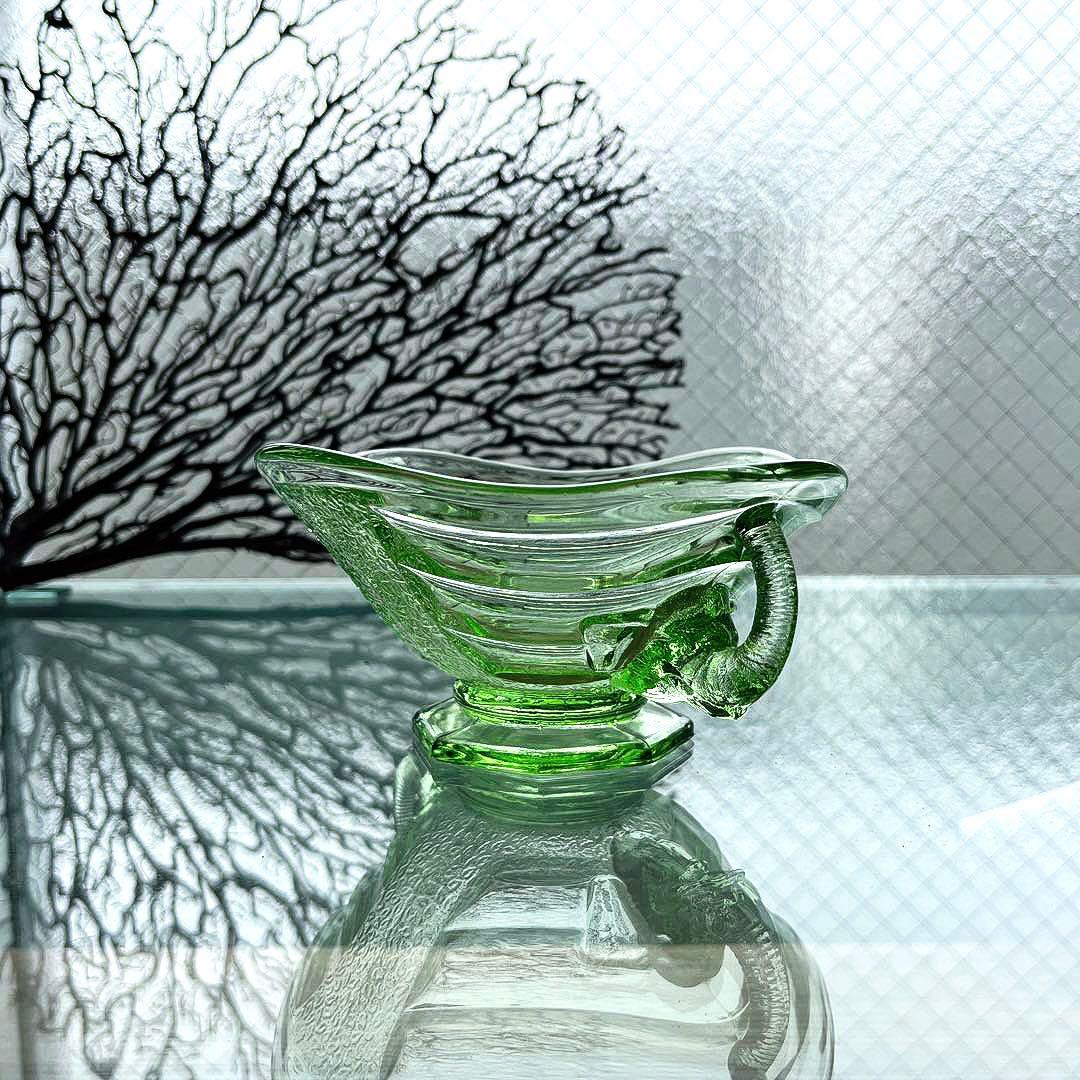 骨董　時代ガラス　フィギュリン　エレファント　象　プレスガラス　菓子器