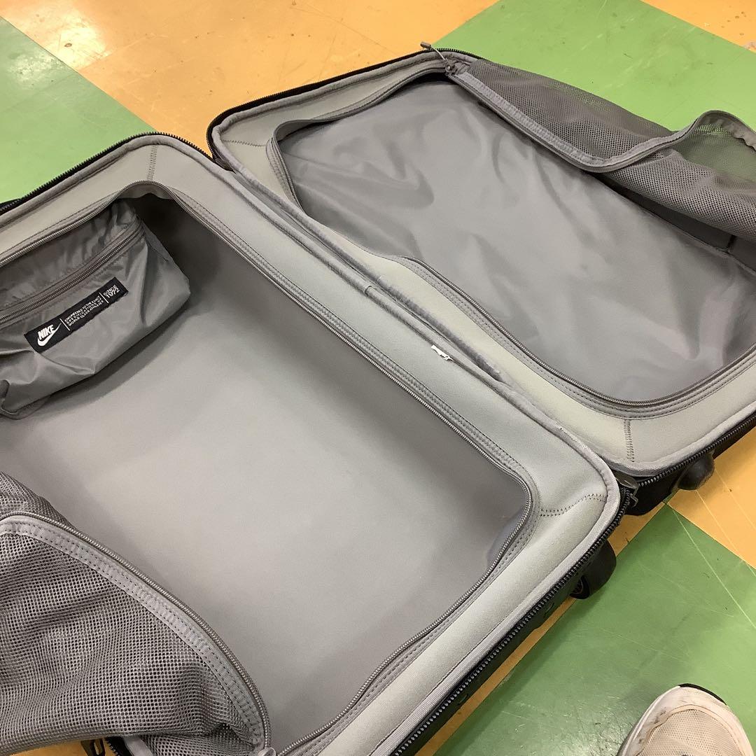 1833 ナイキ　キャリー　スーツケース