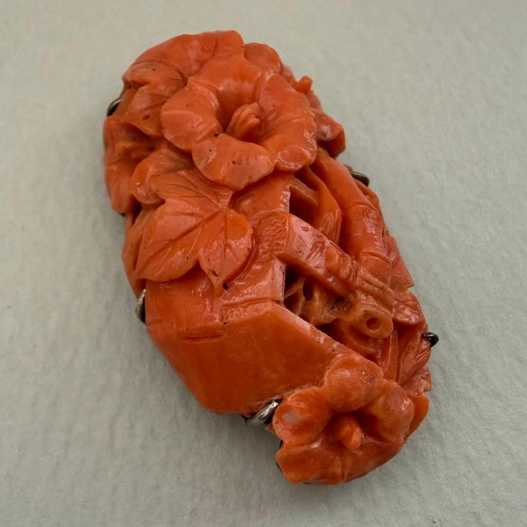 アンティーク珊瑚帯留　花籠　美しい彫り　台は合金