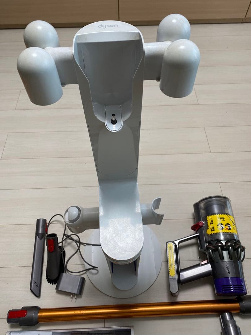 Dyson ダイソンSV12本体とアタッチメントセット　ジャンク品