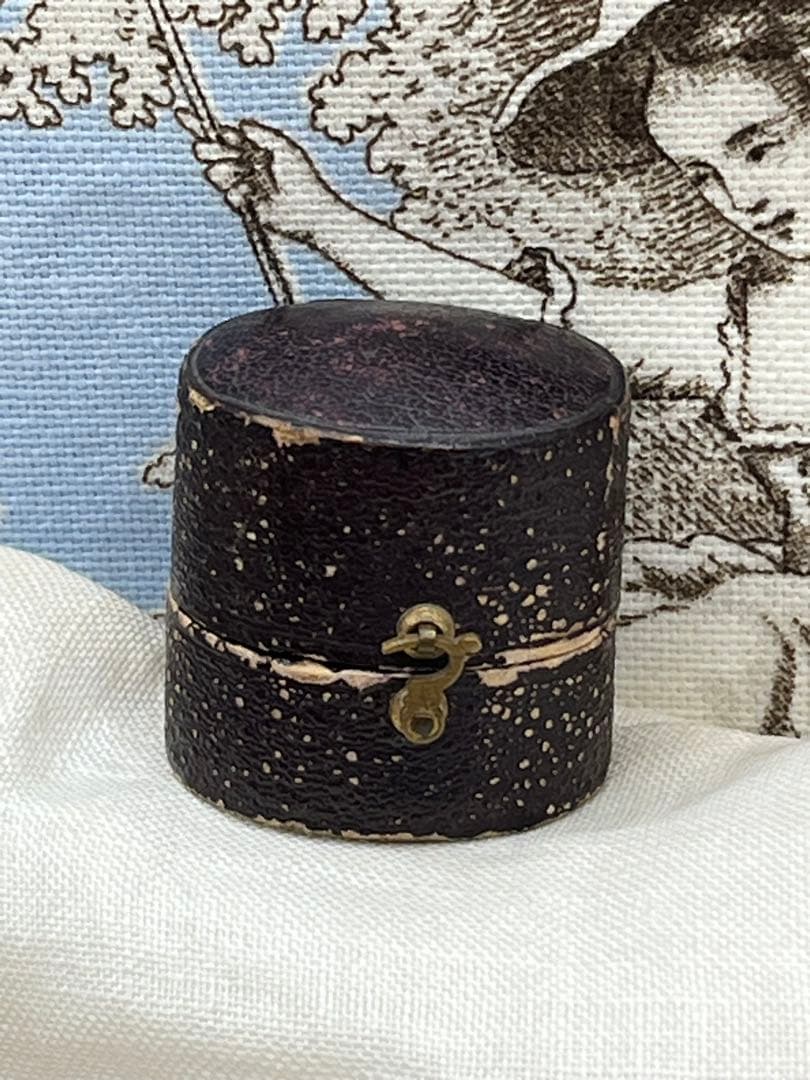 英国アンティークジュエリーボックス レザーラウンド 19世紀末〜1900年頃