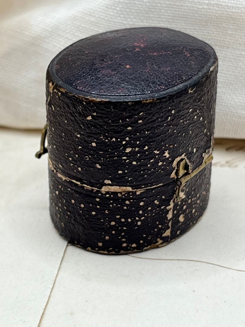 英国アンティークジュエリーボックス レザーラウンド 19世紀末〜1900年頃