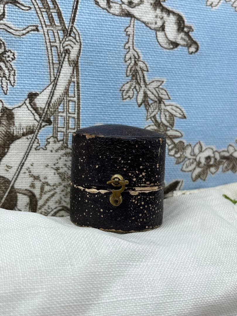 英国アンティークジュエリーボックス レザーラウンド 19世紀末〜1900年頃