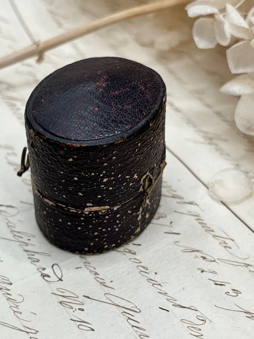 英国アンティークジュエリーボックス レザーラウンド 19世紀末〜1900年頃