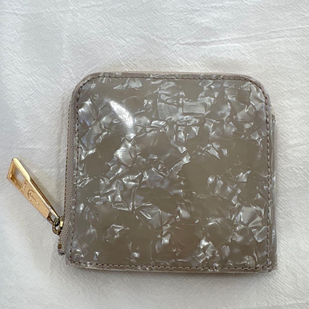 イアンヌ IANNE 二つ折り財布 シェル柄 本革 貝装飾 定価29,700円