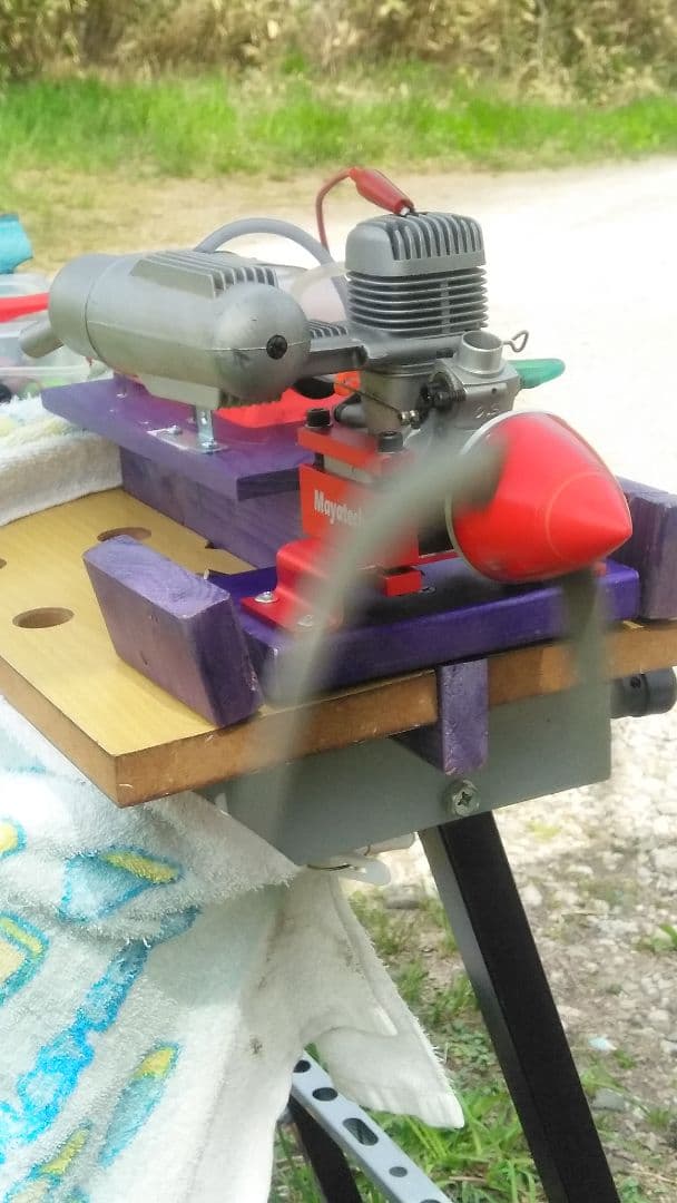 模型飛行機用エンジン回っておりますアルミエンジンマウント付き 価格を下げました