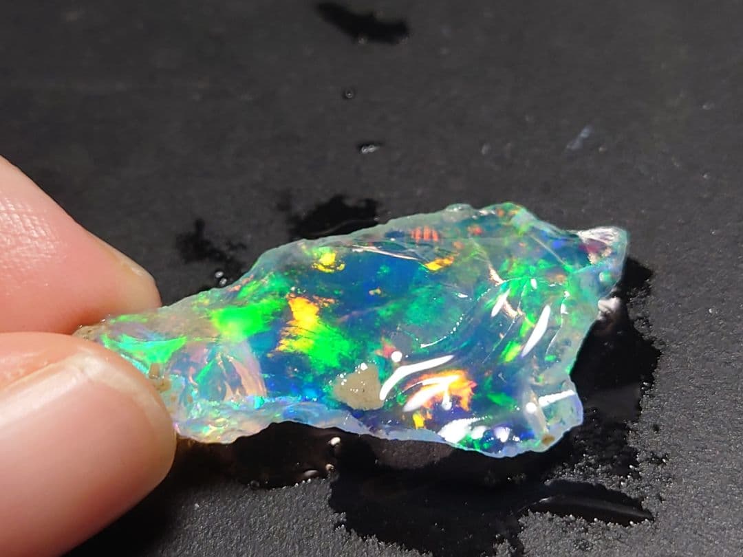 ウェロ産　チョーク　エチオピアオパール　標本　鉱物　原石　プレシャス　虹
