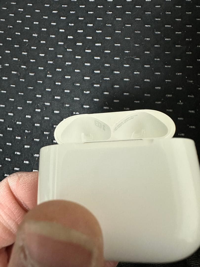 アップル純正品airpods第4世代