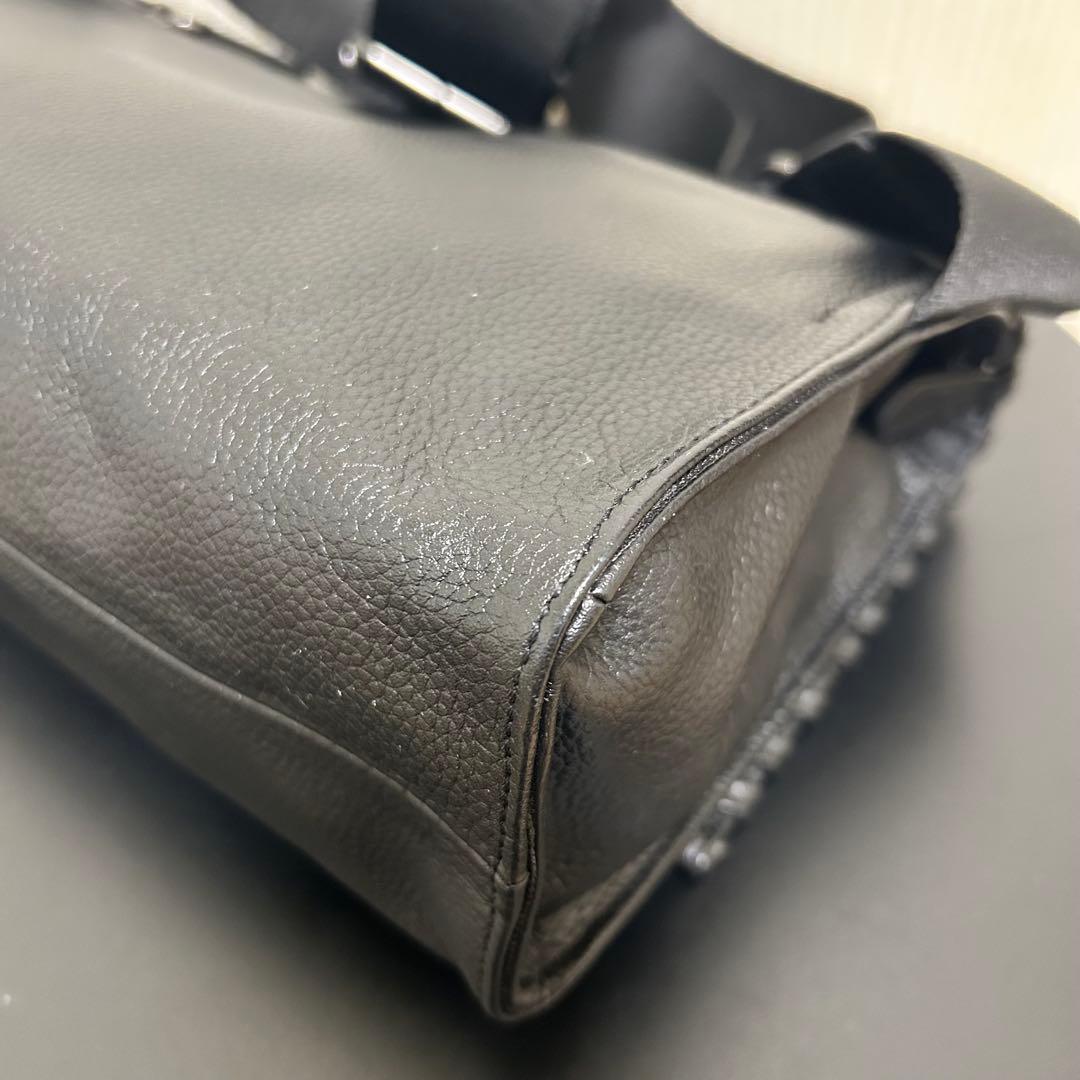 イアパピヨネ　ワイドテープショルダーバッグ　黒 編み込みデザイン