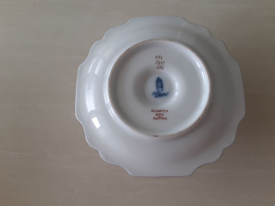 アウガルテンのエッグスタンド