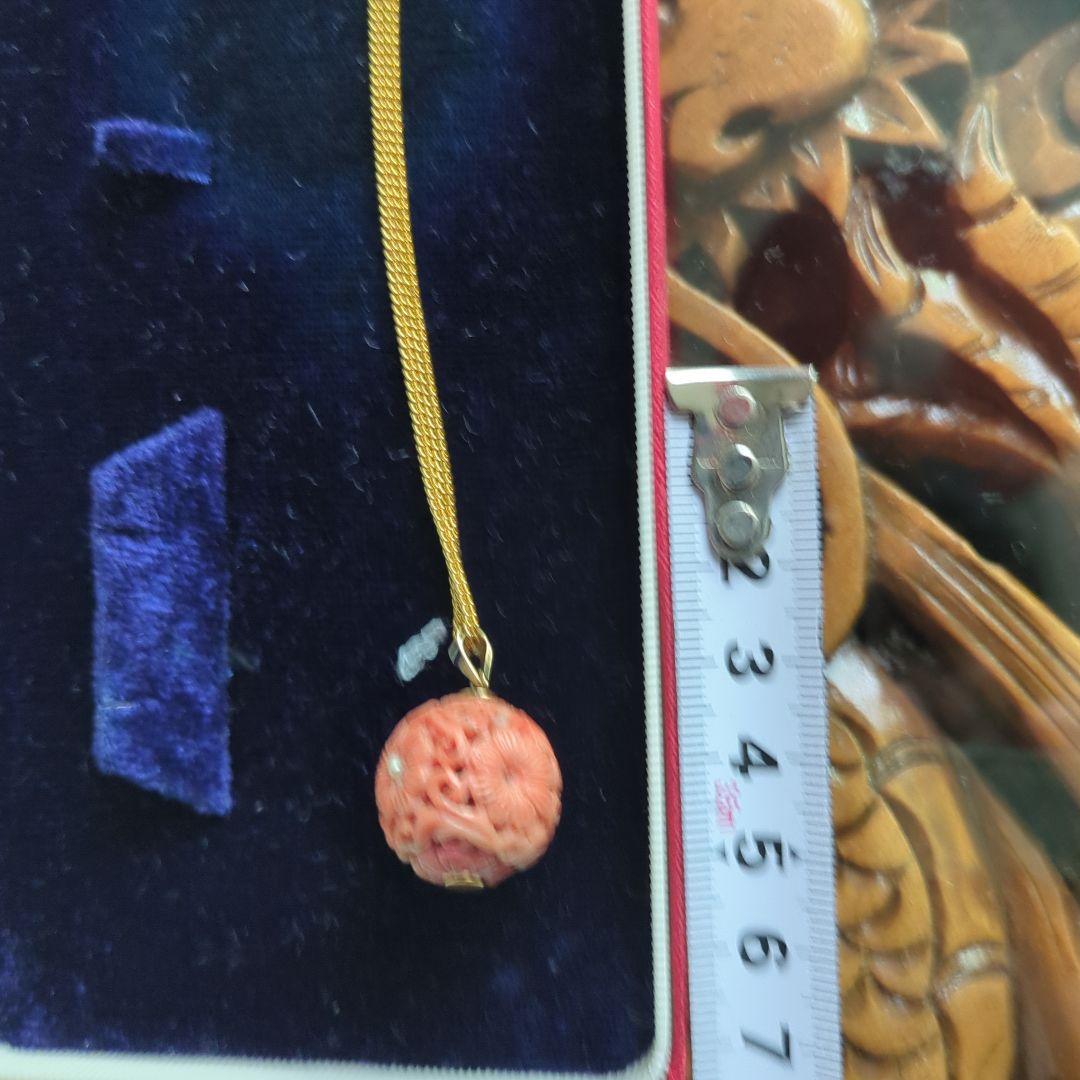 アンティーク　ビンテージ昔の珊瑚ネックレス　透かし彫り菊の花細工