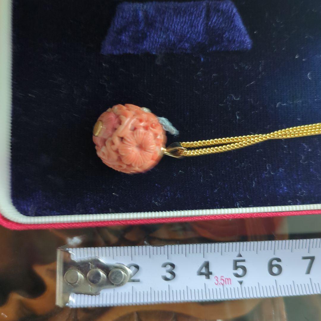 アンティーク　ビンテージ昔の珊瑚ネックレス　透かし彫り菊の花細工