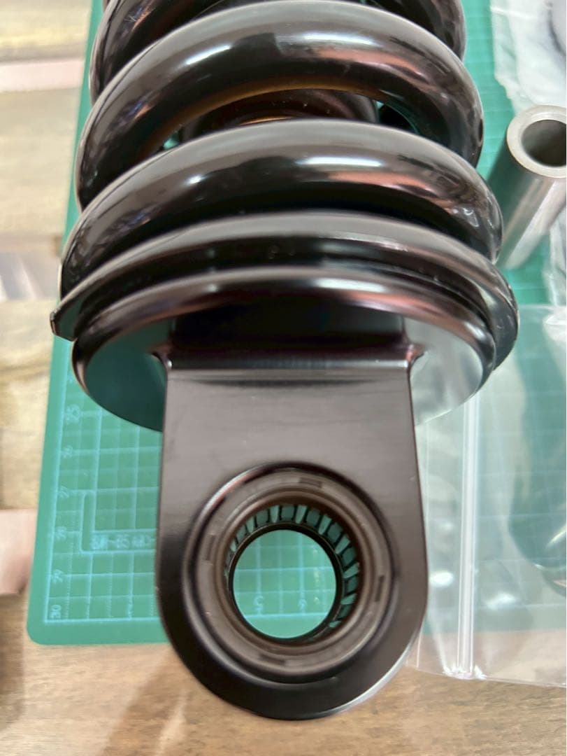 FXBR117ブレイクアウトローダウンキット組込済みの純正サスペンション