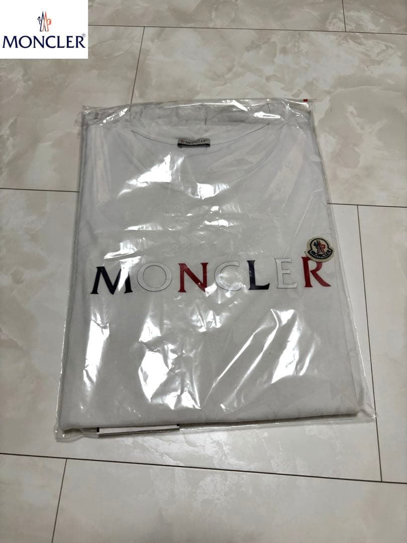 モンクレール ラバー&ワッペンロゴ入りTシャツ