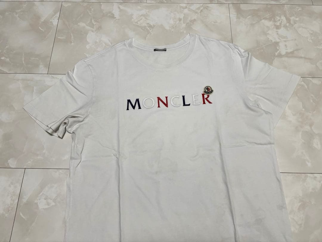 モンクレール ラバー&ワッペンロゴ入りTシャツ