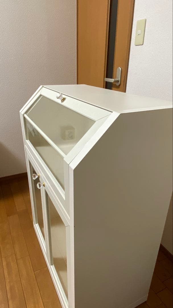 ホワイトキャビネット ガラス扉付き