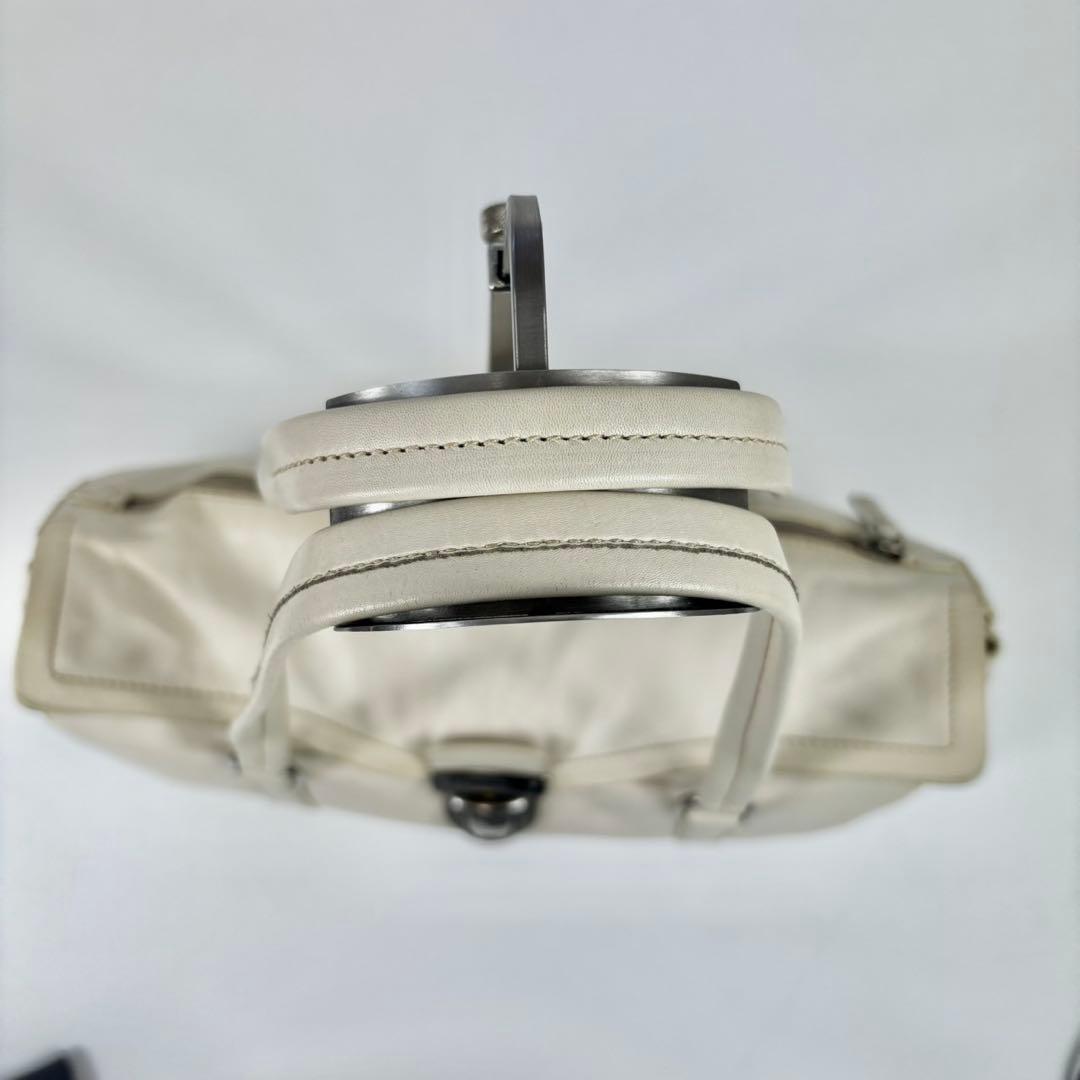 プラダ 三角ロゴ ショルダーバッグ ハンドバッグ 肩掛け Y2K ホワイト 白