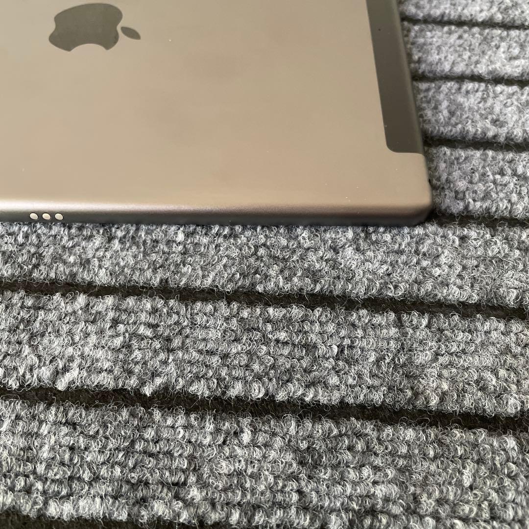88 iPad 8世代 32GB SIMフリー スペースグレイ
