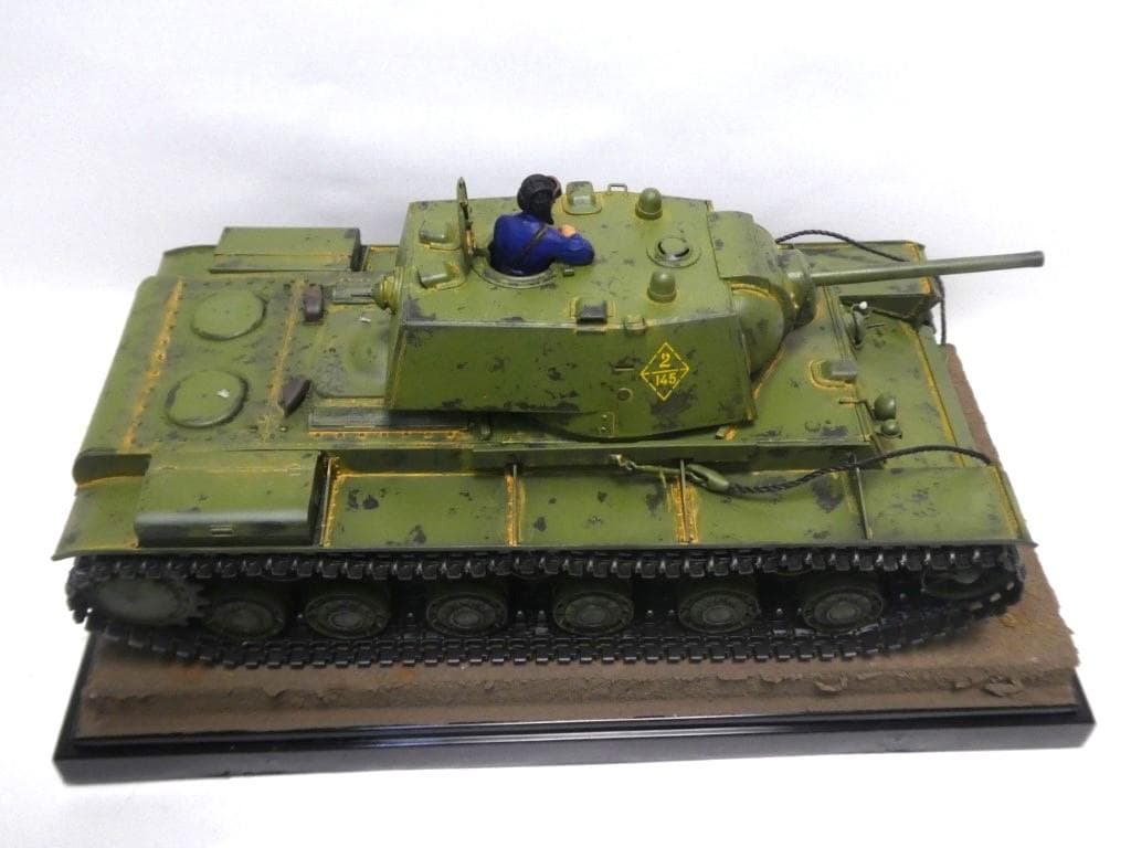 タミヤ 1/35 ソビエト重戦車 KV-1 1941年型 初期生産車 完成品