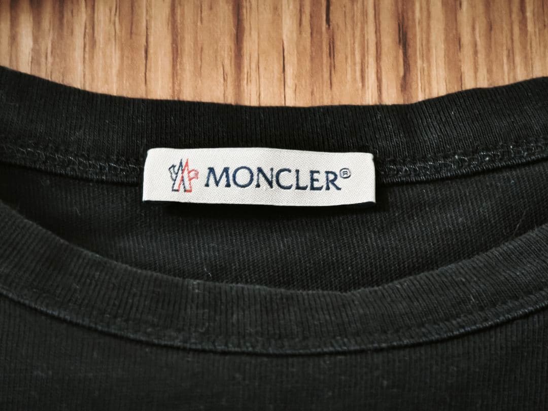 MONCLER ストライプ Tシャツ 黒