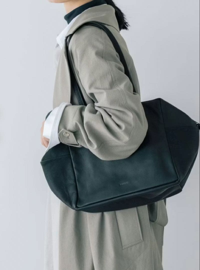 ダンサーカレバッグ　レザーショルダーバッグ　Lサイズ ブラック